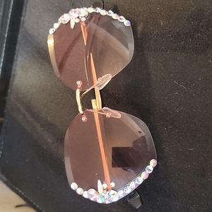 Eye catching rhinestone sunglasses